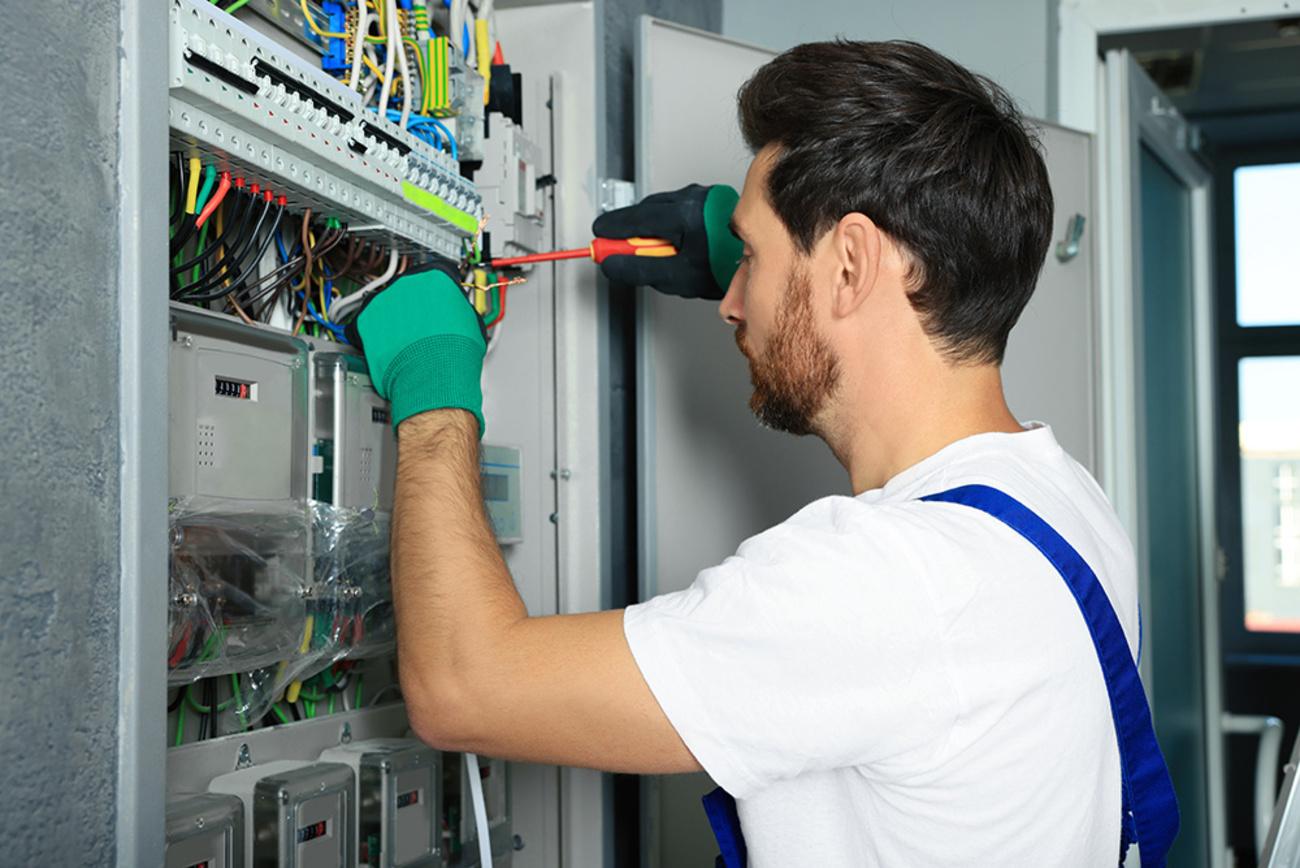 Nieder&shy;spannungs&shy;anlagen bei Gebäudetechnik Altuner in Linden